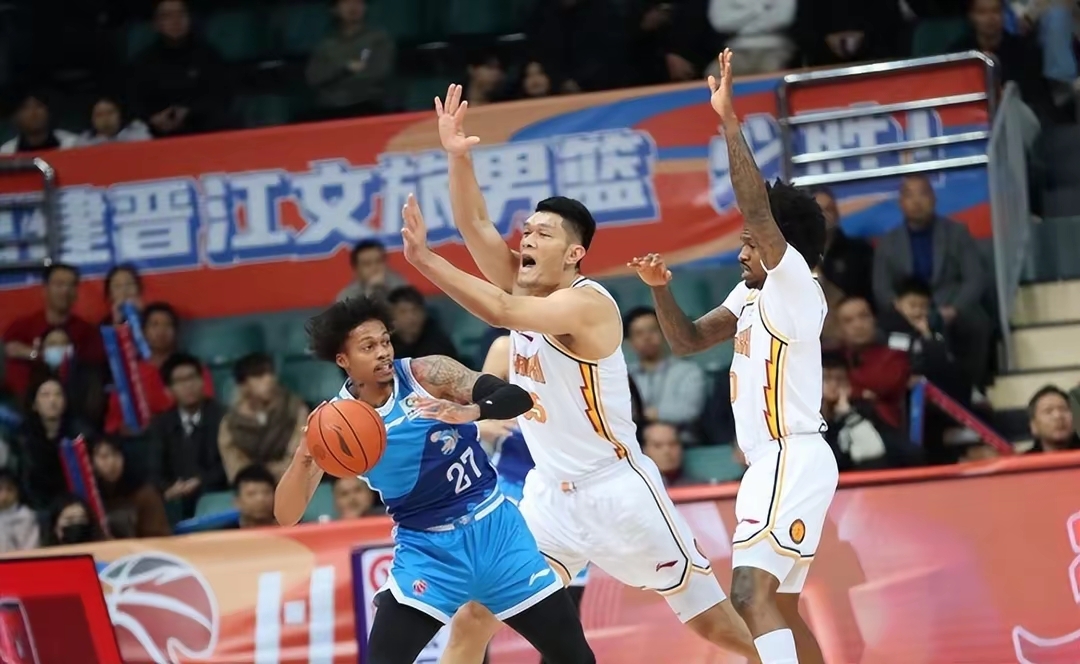 体育k1官网-赛地聚焦：NBA常规赛关键时刻热度飙升，山东男篮完成体检，目标明确，团队化学反应显著