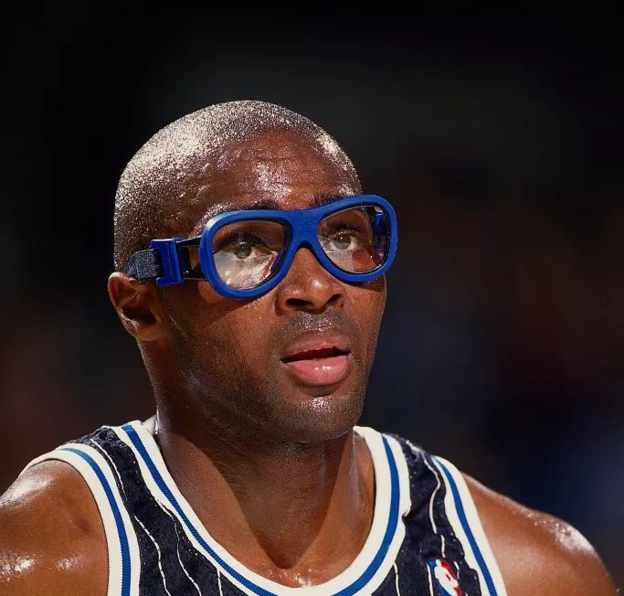 底特律活塞训练开放日，集结日更衣室发声引欢呼，NBA常规赛在即，医务组通报恢复