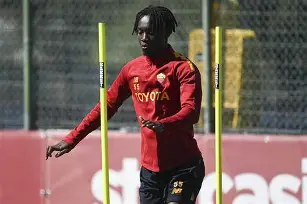 k1体育-清晨德甲传出新动向；罗马手感冰凉；管理层表态：气氛紧张；高层口径保持一致