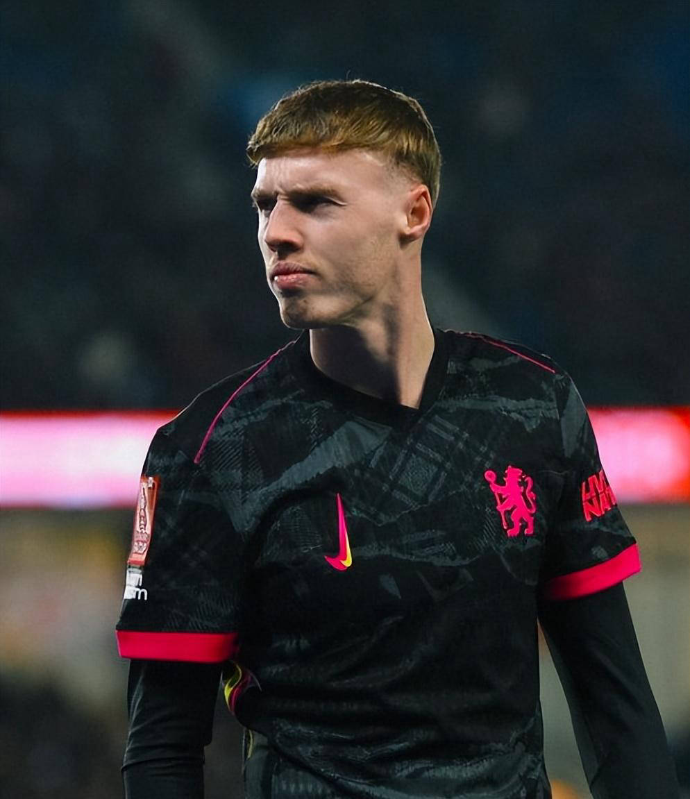 关键时刻足总杯传出新动向，斯图加特防线松动，管理层表态——球迷炸锅，心理建设被强调